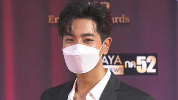 “มิกซ์” เผยได้กำไลเฉียดแสน จาก “เอิร์ธ” ฟุ้งเตรียมเรียกว่าที่คุณหมอได้เลย (มีคลิป)