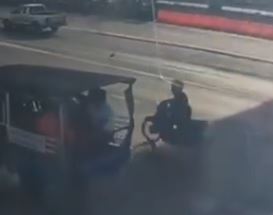 เปิดภาพกล้องวงจรปิด ตุ้ย มือกีตาร์ วง PLAYGROUND ประสบอุบัติเหตุรถชนเสียชีวิต