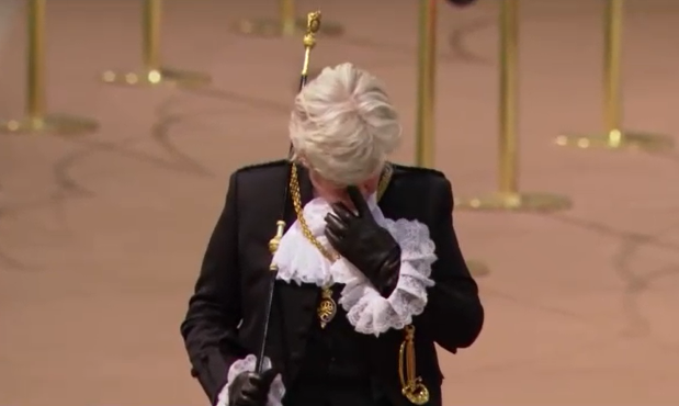 เผยโฉมผู้ถวายสักการะพระบรมศพ ควีนเอลิซาเบธที่ 2 เป็นคนสุดท้าย