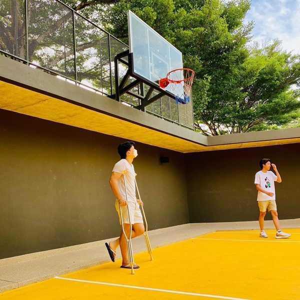 หน่อย บุษกร เผยสาเหตุ เคน ธีรเดช ต้องใช้ไม้เท้า ถือว่าฟาดเคราะห์ หน่อย บุษกร เผยสาเหตุ เคน ธีรเดช ต้องใช้ไม้เท้า ถือว่าฟาดเคราะห์