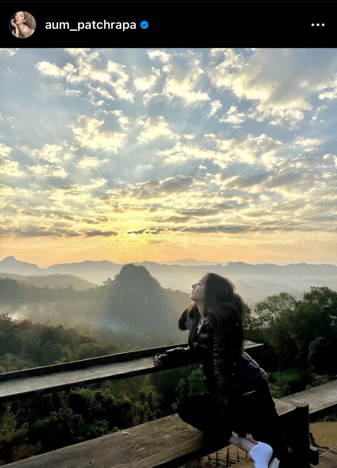 ตลาดแทบแตก! อั้ม พัชราภา เดินตลาดอุดหนุนสินค้าชาวเขาเป็นกันเองมาก 