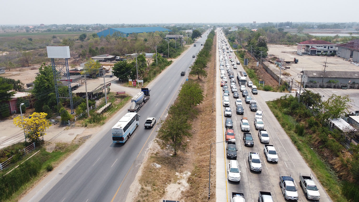 วันสงกรานต์ 2566 ตรวจสอบจราจรถนนมิตรภาพวันนี้ ล่าสุดรถติดสะสมยาวหลายกิโลเมตร