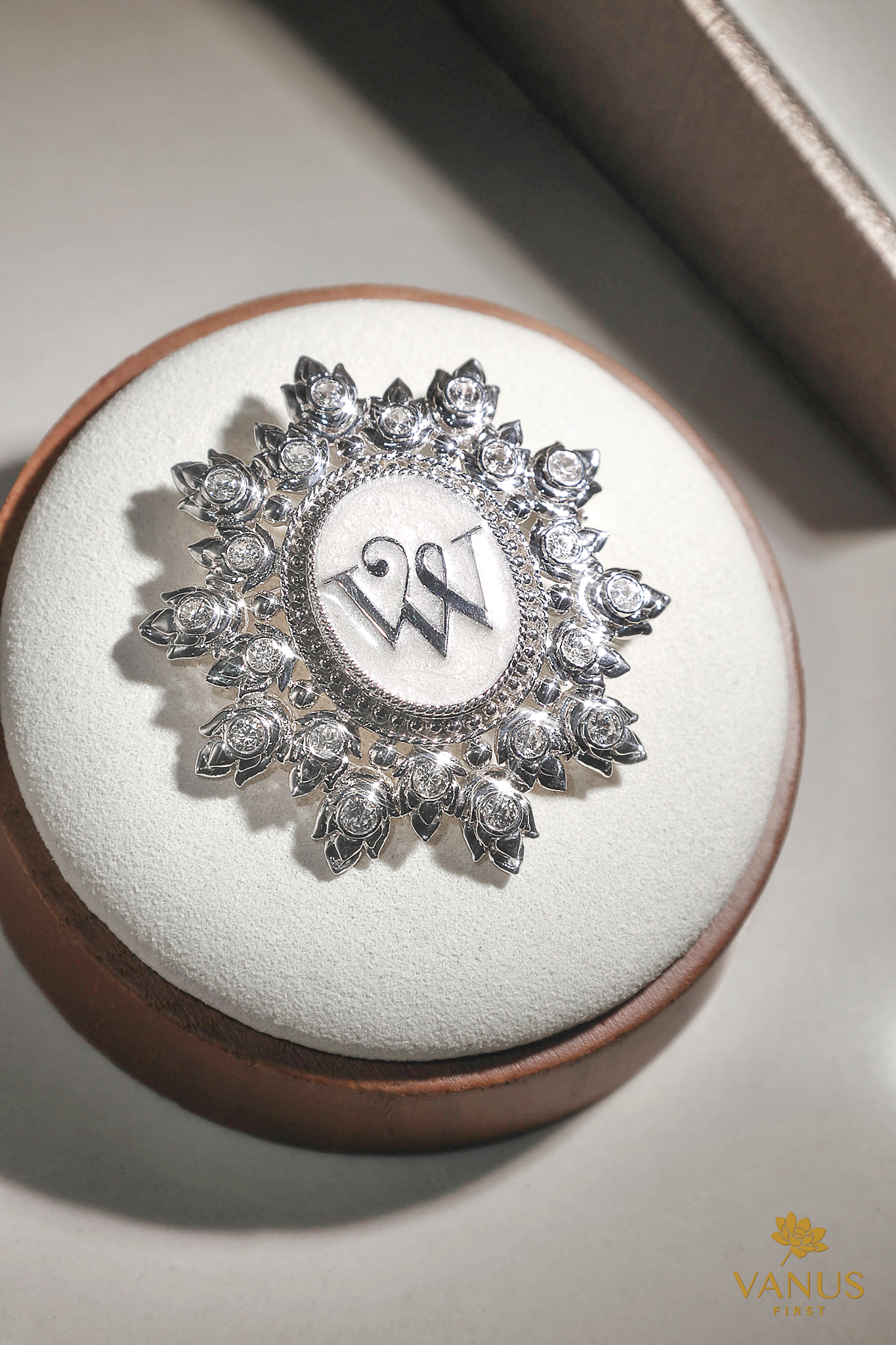 เปิดมูลค่าชุดแต่งงาน เวียร์-วิกกี้ สวยหรูอลังการกว่าหนึ่งล้านบาท