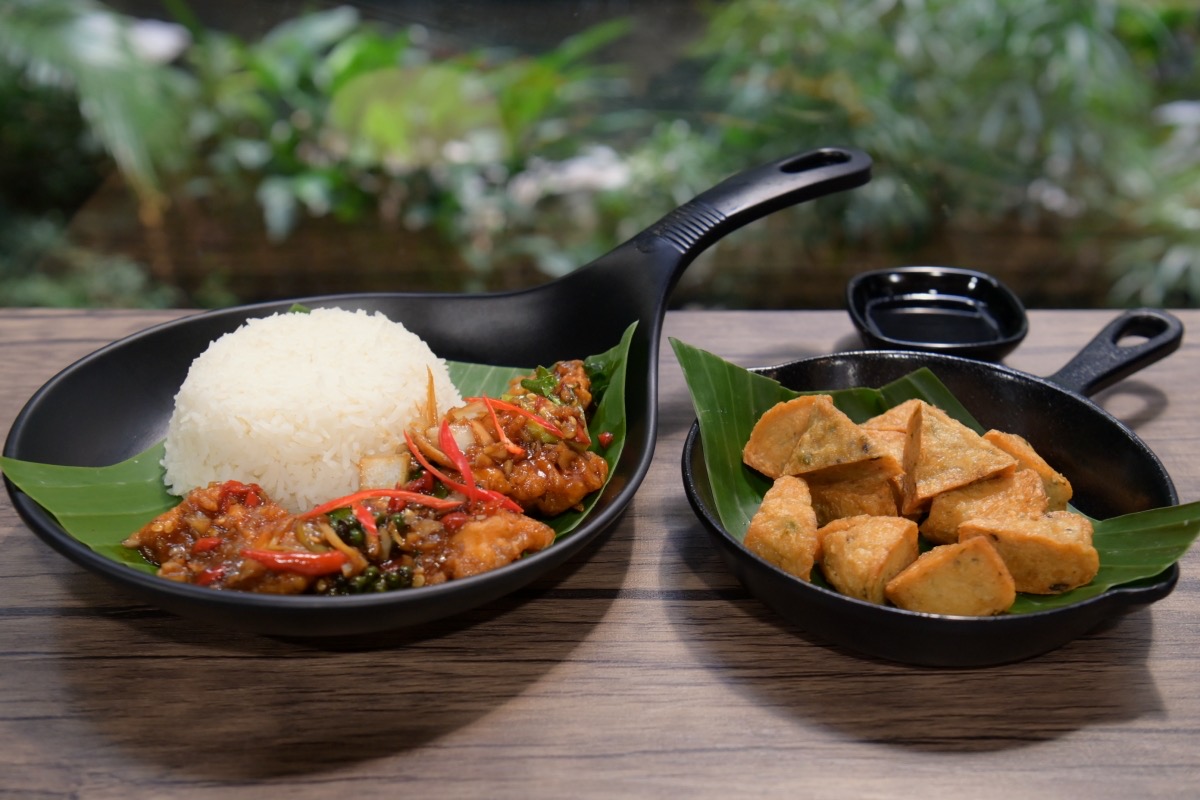 เปิดแล้ว! สตรีทฟู้ดพรีเมียม ร้านกระทะเหล็ก สาขาศูนย์สิริกิติ์