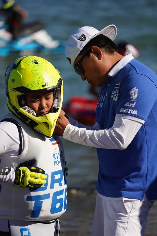 เปิ้ล นาคร ห่วงลูกชาย น้องออก้า หลังบาดเจ็บก่อนเตรียมลงแข่งเจ็ทสกี เปิ้ล นาคร ห่วงลูกชาย น้องออก้า หลังบาดเจ็บก่อนเตรียมลงแข่งเจ็ทสกี