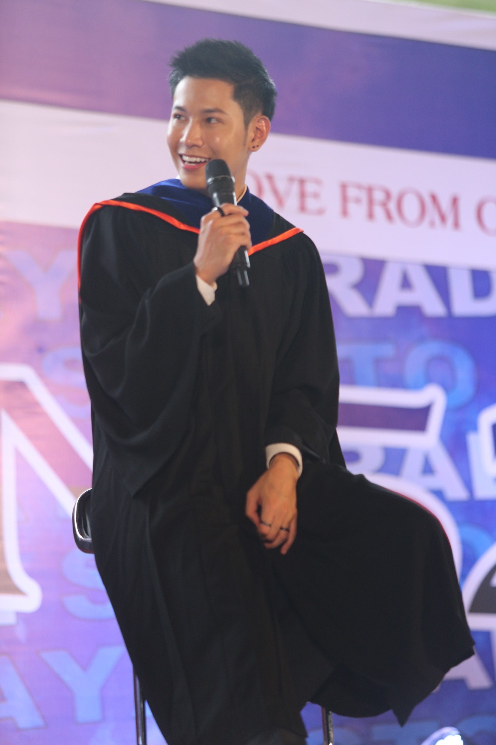 “สิงโต ปราชญา” ซ้อมใหญ่รับปริญญา ม.กรุงเทพ แฟนคลับร่วมยินดี “สิงโต ปราชญา” ซ้อมใหญ่รับปริญญา ม.กรุงเทพ แฟนคลับร่วมยินดี