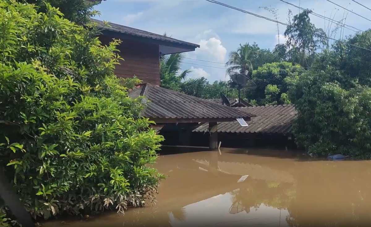 อ.แม่พริก อ่วม แม่น้ำวังล้นท่วมสูง 3 เมตร อ.แม่พริก อ่วม แม่น้ำวังล้นท่วมสูง 3 เมตร