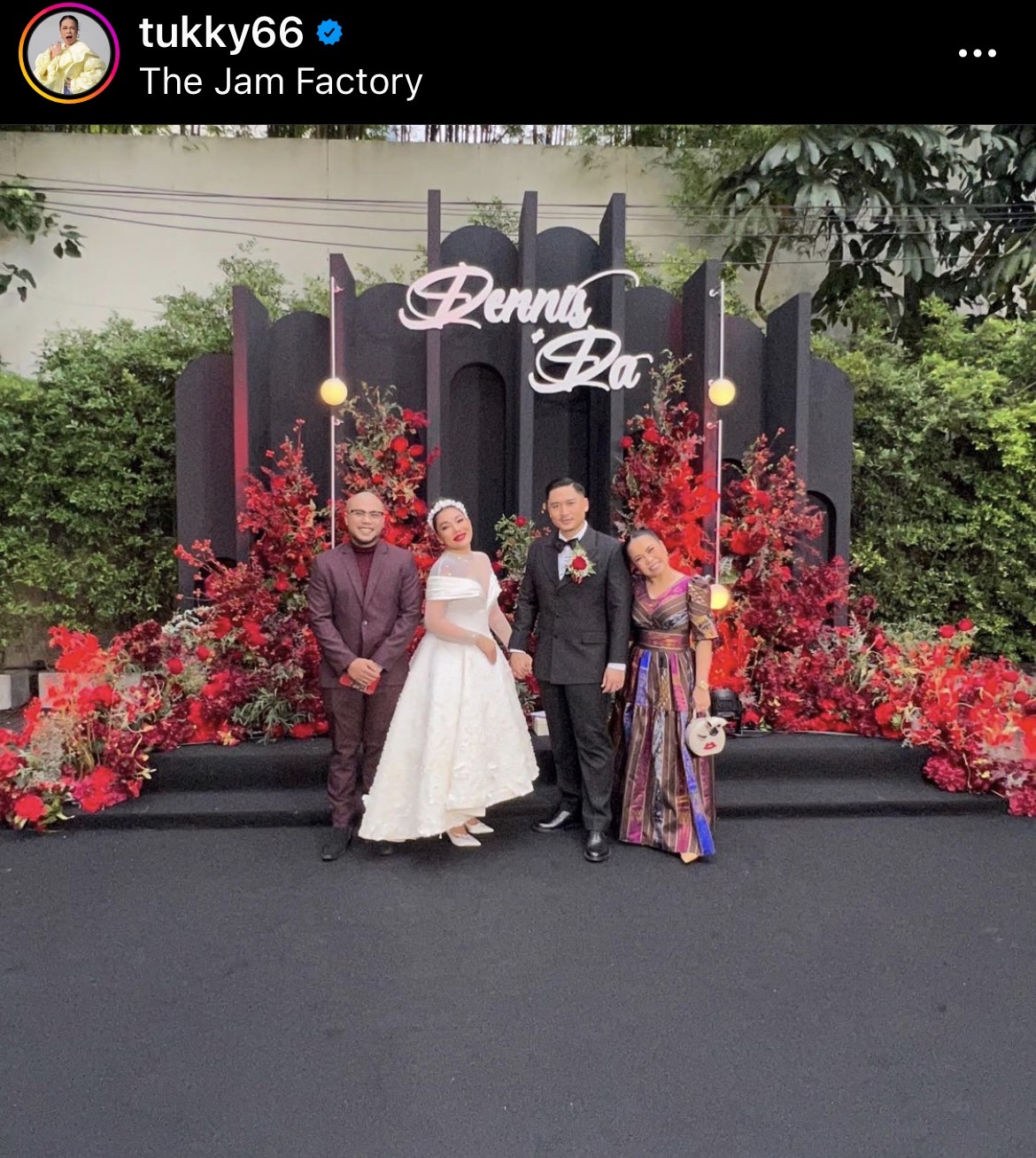 ดา เอ็นโดรฟิน ควง เดนนิส ไทยคูน ฉลองวิวาห์สุดชื่นมื่น!! ดา เอ็นโดรฟิน ควง เดนนิส ไทยคูน ฉลองวิวาห์สุดชื่นมื่น!!