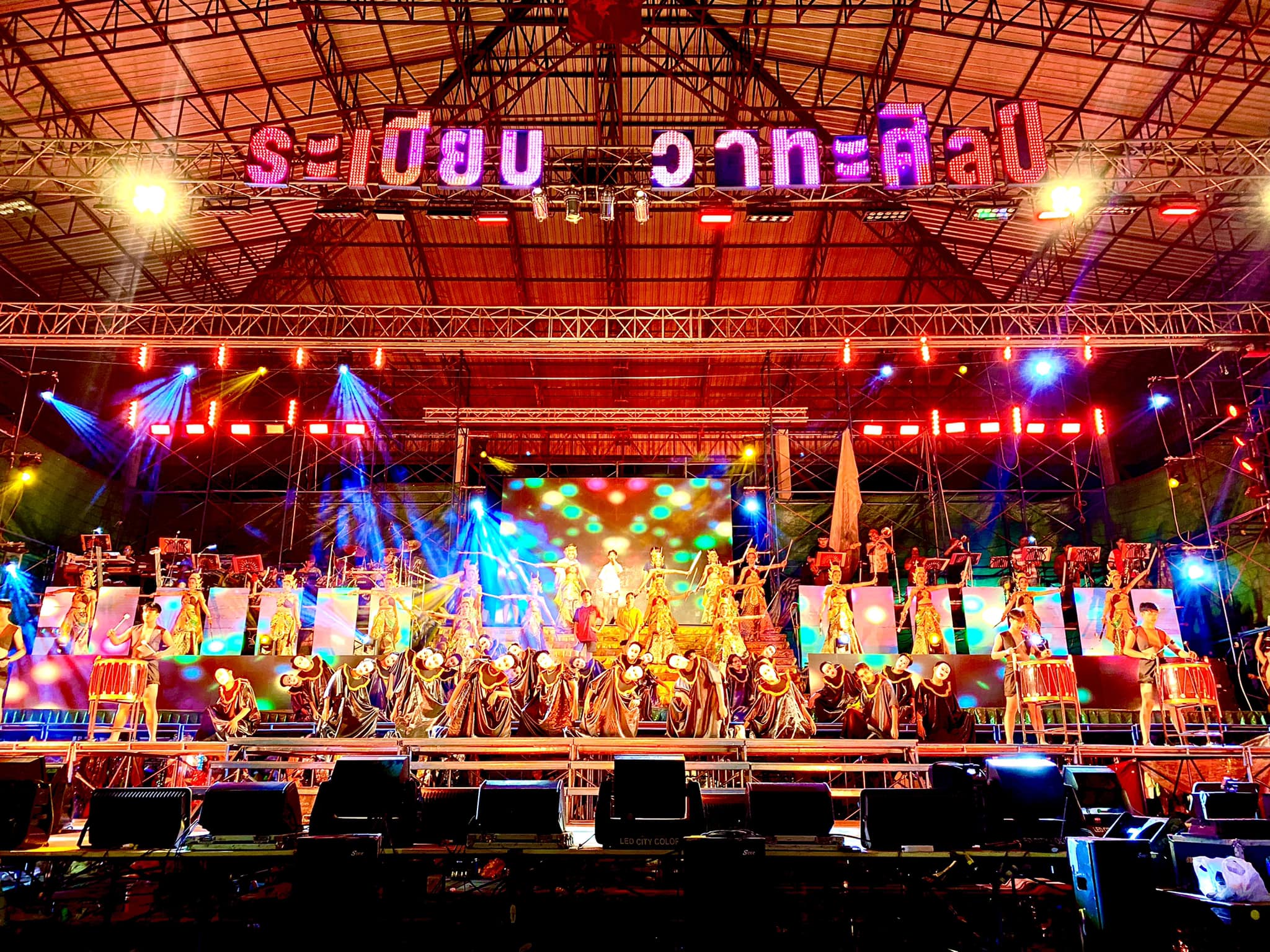 เอ๊ะ ภักดี พลล้ำ เข้าแจ้งความแล้ว! หลังหมอลำระเบียบวาทะศิลป์ถูกโจรฉกทรัพย์ เอ๊ะ ภักดี พลล้ำ เข้าแจ้งความแล้ว! หลังหมอลำระเบียบวาทะศิลป์ถูกโจรฉกทรัพย์