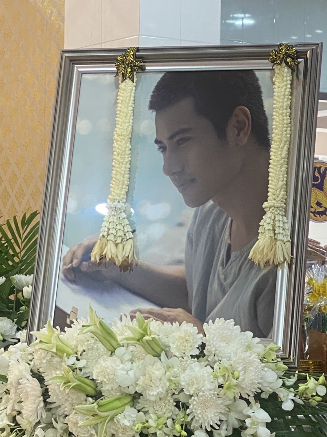 คนบันเทิงร่วมพิธีรดน้ำศพ  บีม  ปภังกร  