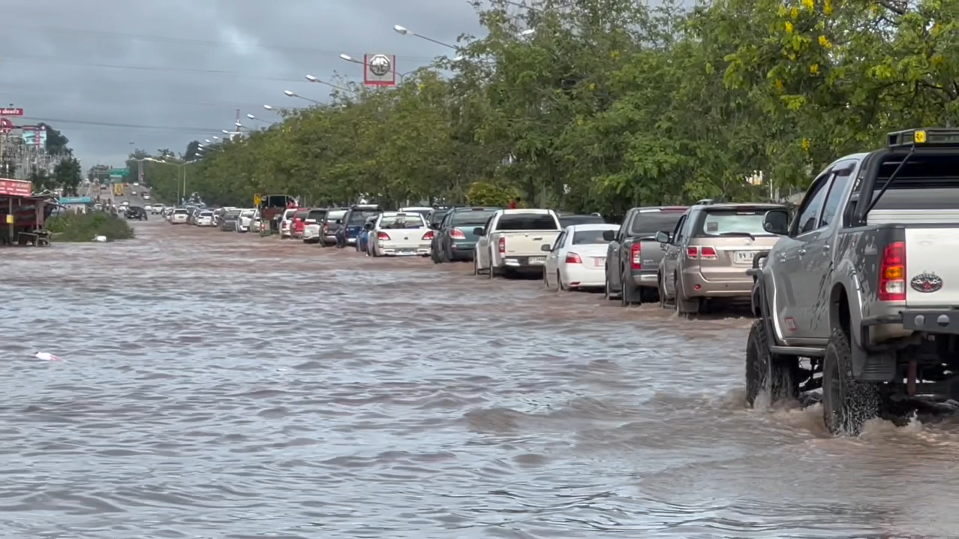 ขอนแก่น อ่วม! ฝนตกหนัก 180 มิลลิเมตร น้ำท่วมเมืองขอนแก่น ขอนแก่น อ่วม! ฝนตกหนัก 180 มิลลิเมตร น้ำท่วมเมืองขอนแก่น