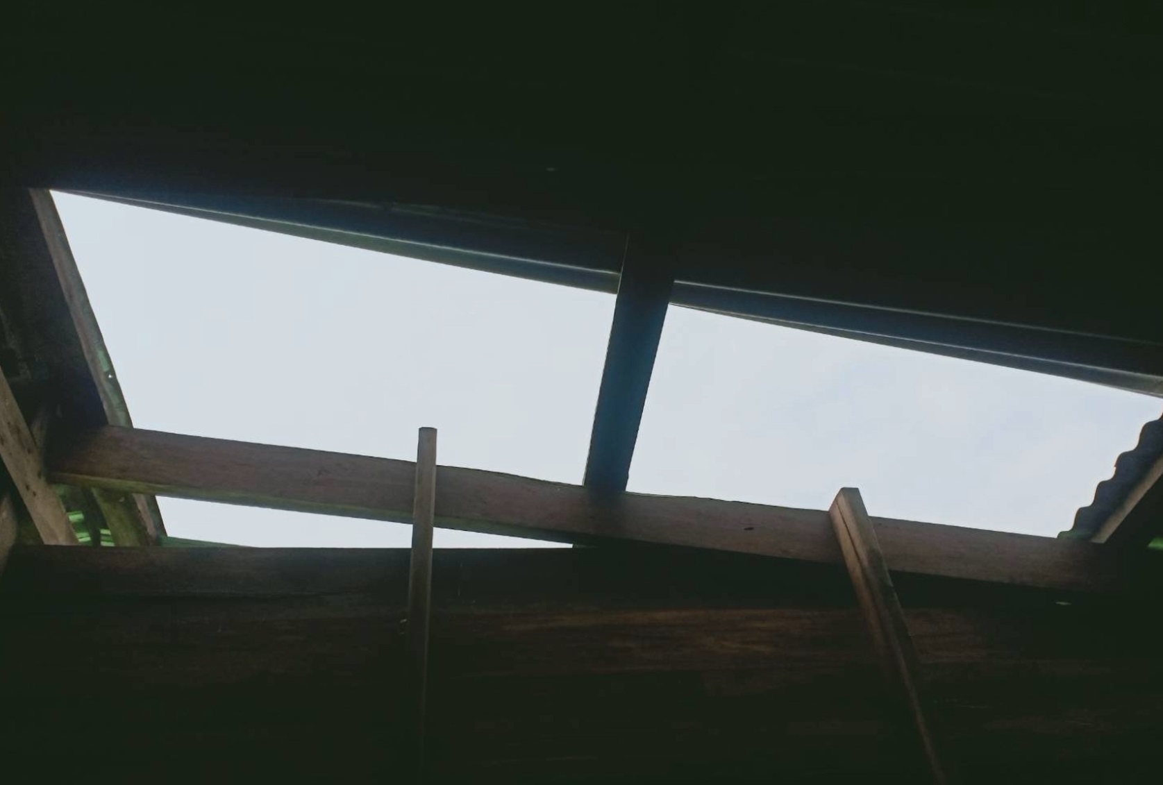 พายุฤดูร้อนพัดถล่ม หนองบัวลำภู บ้านเรือนเสียหายร่วม 500 หลัง