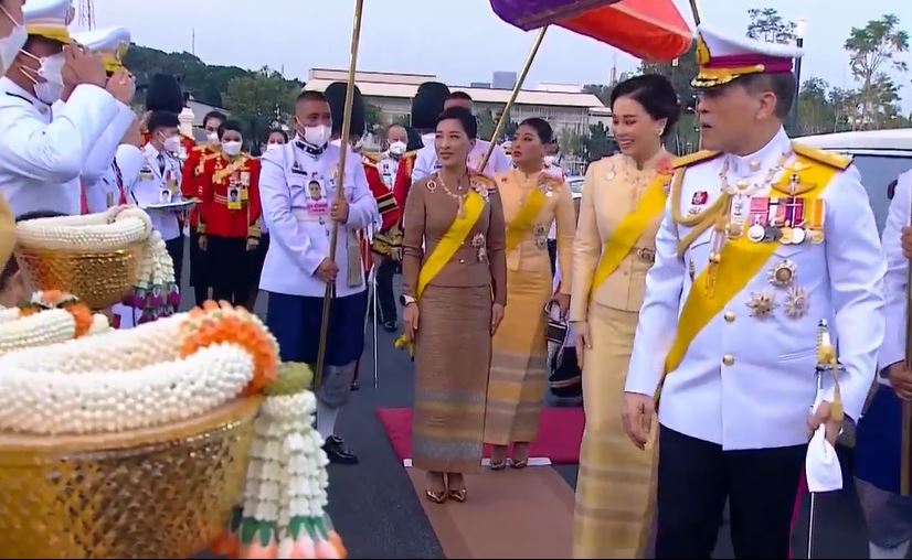 ในหลวง-พระราชินี เสด็จฯทรงเปิดพระบรมราชานุสาวรีย์ รัชกาลที่ 9