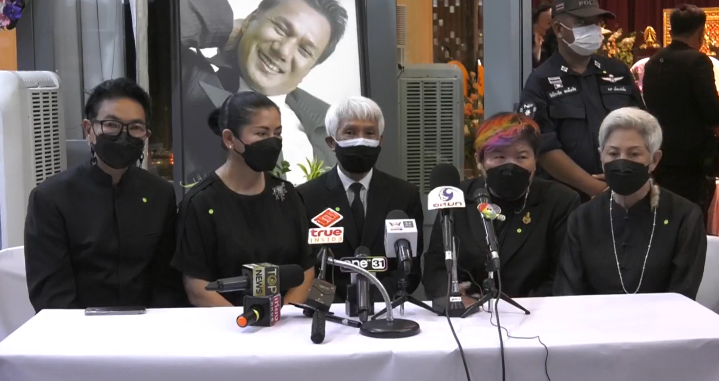 5 ผู้จัดละคร ร่วมพิธีสวดพระอภิธรรมคืนที่ 2 เผยได้ เอก สรพงศ์ ชาตรี เป็นครู 