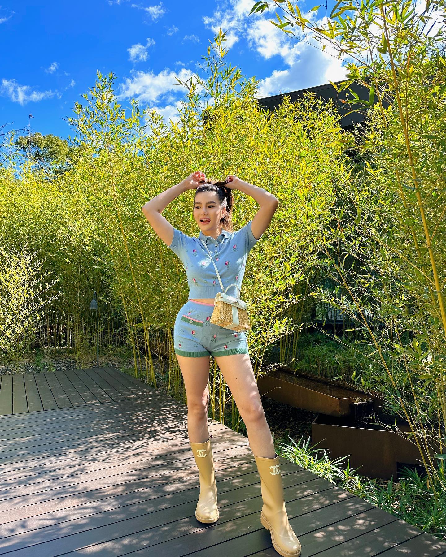 ดิว อริสรา ฟาดต่อ พี่น้อง 4 บ.  โพสต์รู้สึกเห็นใจตร.ที่ตั้งใจทำงานที่เห็นผิดคือผิด ไม่ใช่ผิดคือชอบ 