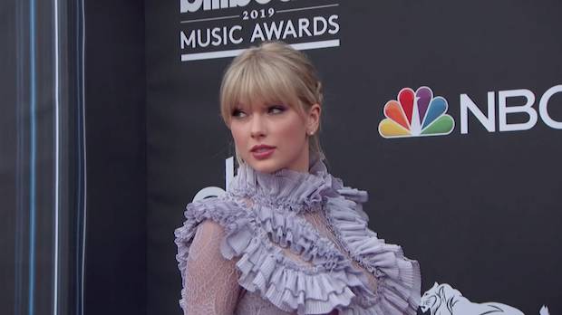 ทรงอิทธิพลบนโซเชียล!! เปิดโผ 10 เซเลบโลกยอดผู้ติดตามทางออนไลน์มากสุด ทรงอิทธิพลบนโซเชียล!! เปิดโผ 10 เซเลบโลกยอดผู้ติดตามทางออนไลน์มากสุด