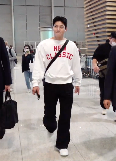 'อุคจ๋า' มาแล้ว!! เปิดลุค 'จีชางอุค' หล่อคูลที่สนามบินก่อนลัดฟ้าจัดแฟนมีตไทยรอบ 6 ปี 'อุคจ๋า' มาแล้ว!! เปิดลุค 'จีชางอุค' หล่อคูลที่สนามบินก่อนลัดฟ้าจัดแฟนมีตไทยรอบ 6 ปี