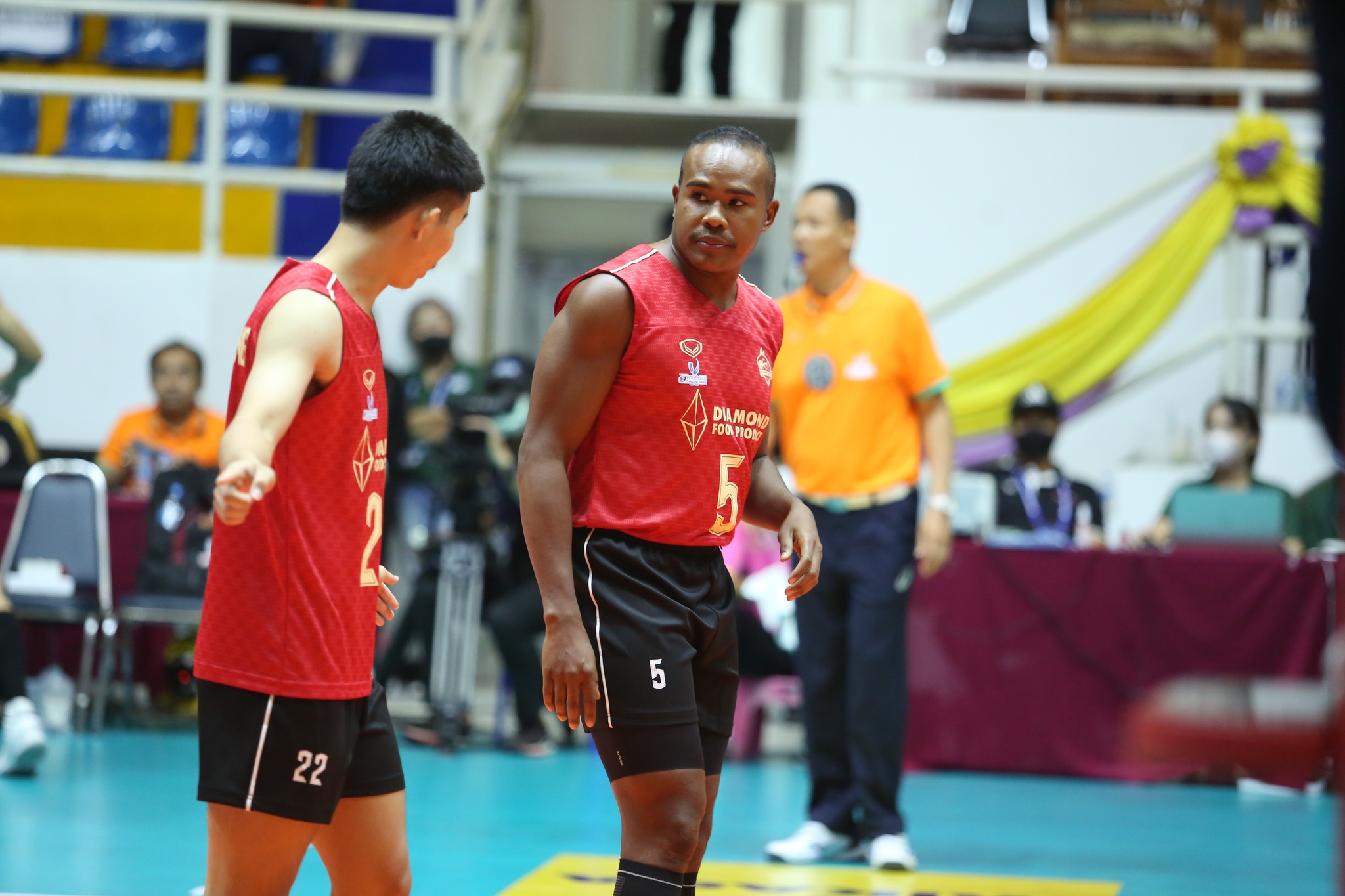 ชมแอคชั่นสวยๆ 'รัศมีแข' ลงประเดิมสนามให้ 'ไดมอนด์ฟู้ดฯ' ในศึกวอลเลย์บอลไทยแลนด์ลีก