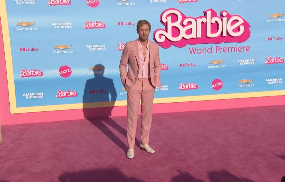 เปิดลุคแซ่บ!! รอบปฐมทัศน์โลกหนัง Barbie ‘มาร์โก ร็อบบี - ไรอัน กอสลิง’ นำทัพเดินพรมชมพู เปิดลุคแซ่บ!! รอบปฐมทัศน์โลกหนัง Barbie ‘มาร์โก ร็อบบี - ไรอัน กอสลิง’ นำทัพเดินพรมชมพู