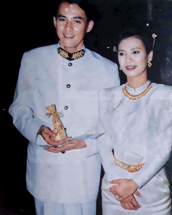 “เปิ้ล หัทยา-ลูกหนุน” ถ่ายทอดบทเพลง “รักเธอ รักเธอคนเดียว” ระลึกถึง “ตั้ว ศรัณยู” (มีคลิป) “เปิ้ล หัทยา-ลูกหนุน” ถ่ายทอดบทเพลง “รักเธอ รักเธอคนเดียว” ระลึกถึง “ตั้ว ศรัณยู” (มีคลิป)