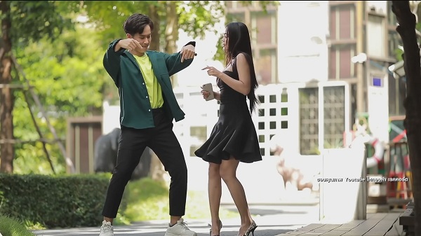 “ลำไย ไหทองคำ” ดึง “ต้าวหยอง” เล่นMV. ตะลึง ยังไม่คิดเรื่องแต่ง “ปุ้ย L.กฮ” (มีคลิป) “ลำไย ไหทองคำ” ดึง “ต้าวหยอง” เล่นMV. ตะลึง ยังไม่คิดเรื่องแต่ง “ปุ้ย L.กฮ” (มีคลิป)