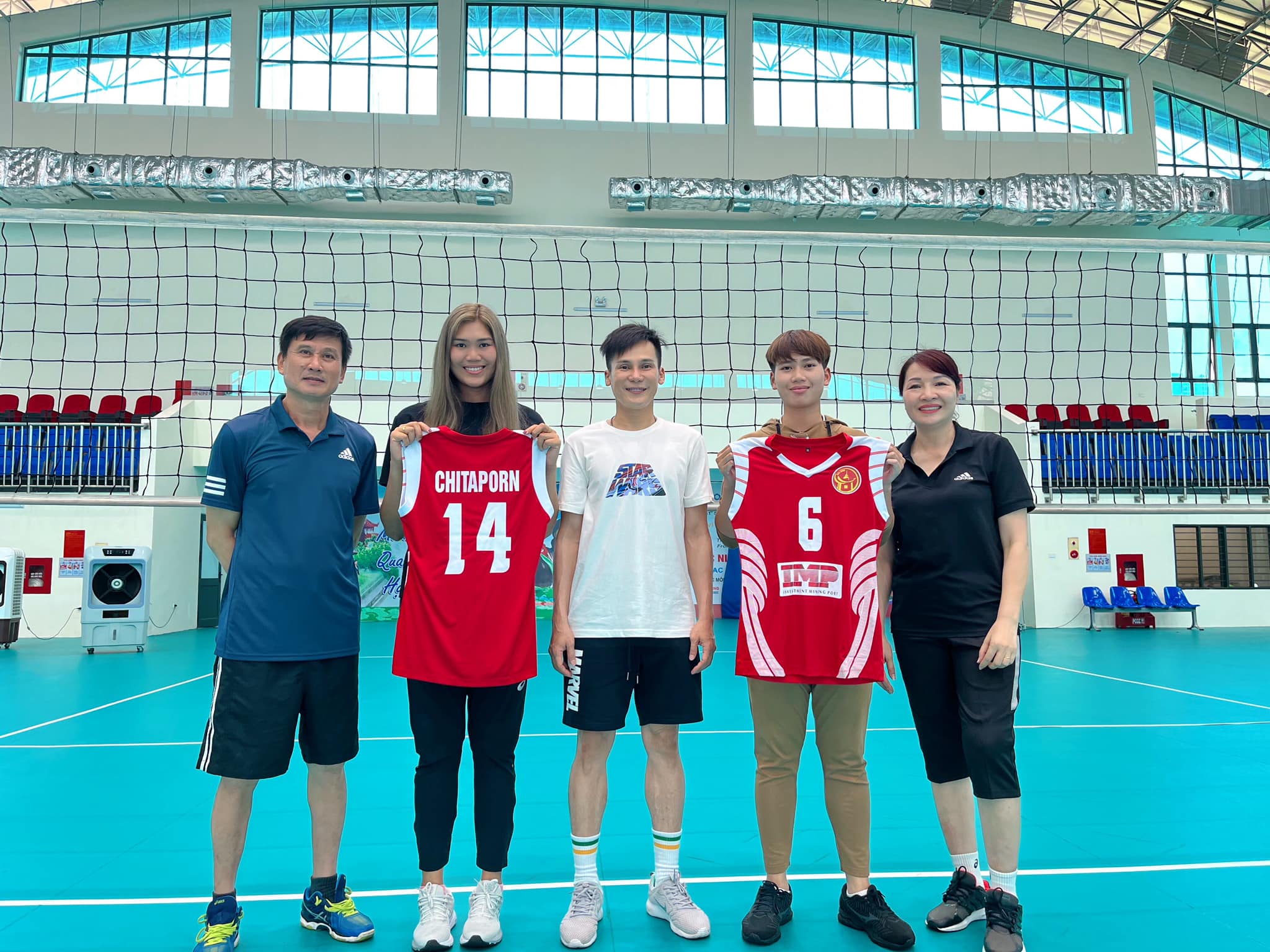 'ชิตพร & ชมพูนุช' ถึงเวียดนามเปิดตัวซบ 'กิ่ญบั๊กฯ' พร้อมเปิดใจกับการลุยต่างแดน 'ชิตพร & ชมพูนุช' ถึงเวียดนามเปิดตัวซบ 'กิ่ญบั๊กฯ' พร้อมเปิดใจกับการลุยต่างแดน