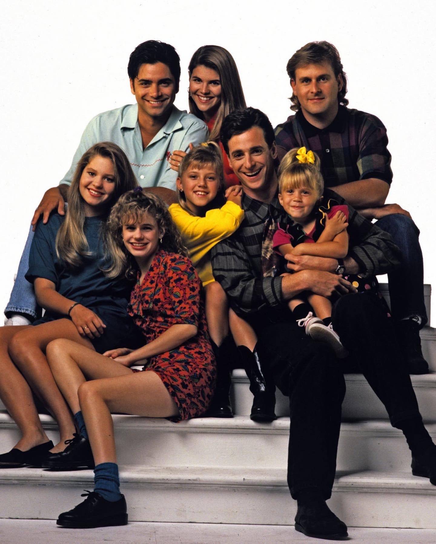 ดาวตลกรุ่นใหญ่ บ็อบ ซาเก็ต แห่งซิตคอม Full House สิ้นลมแล้วในวัย 65 ปี