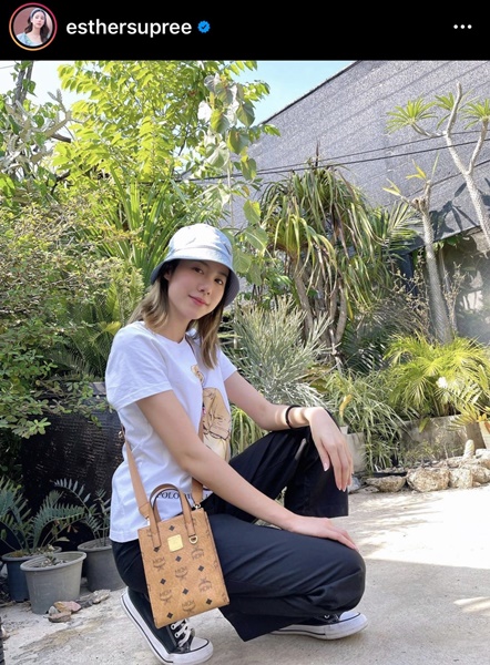 “เอสเธอร์” ยกเลิกสัญญาพรีเซนเตอร์ หลังมีผู้เสียหายร้องเรียนแอปพลิเคชันดัง “เอสเธอร์” ยกเลิกสัญญาพรีเซนเตอร์ หลังมีผู้เสียหายร้องเรียนแอปพลิเคชันดัง