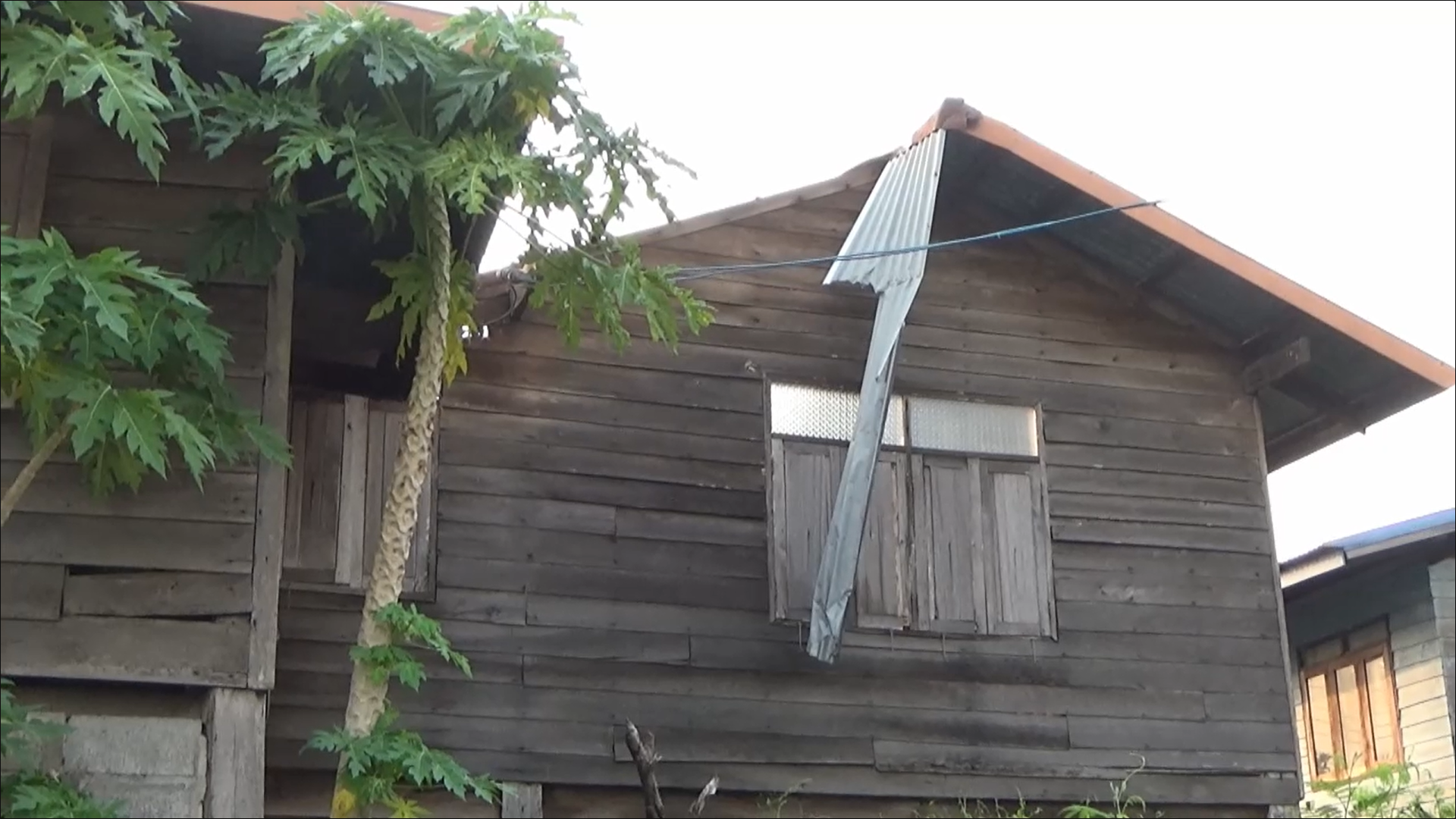 เปิดภาพ พายุถล่ม จ.ยโสธร บ้านเรือนเสียหาย 14 หลัง