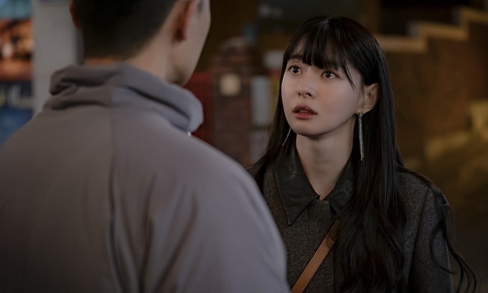 'ควอน นารา' ชมเกมไทยลีก!! ดาราเกาหลีซีรีส์ Itaewon Class กระทบไหล่ ‘มาดามแป้ง’ 'ควอน นารา' ชมเกมไทยลีก!! ดาราเกาหลีซีรีส์ Itaewon Class กระทบไหล่ ‘มาดามแป้ง’