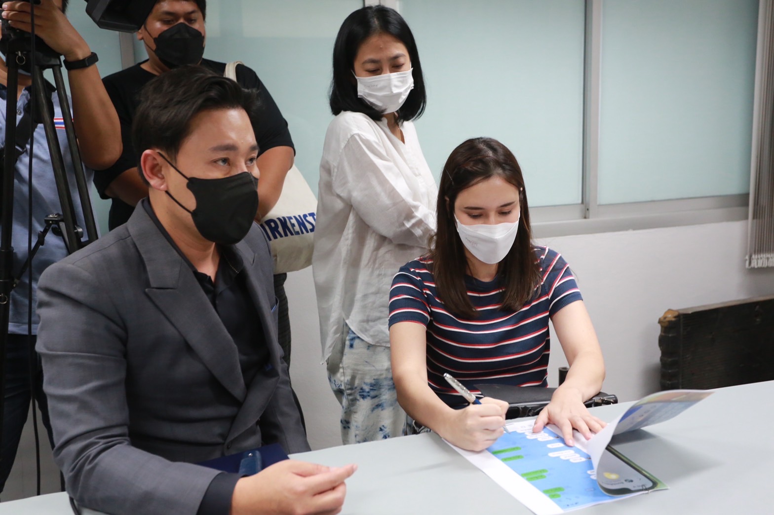 ใจบัว ฮิดดิ้ง เข้าแจ้งความจับ ตร. หลังโดนลวนลาม ลั่น! จะดำเนินคดีให้ถึงที่่สุด